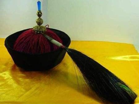 康熙巧用花翎教训明珠,原来“顶戴花翎”如此讲究 康熙巧用花翎教训明珠,原来“顶戴花翎”如此讲究