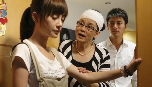 女儿出差一个月,女婿晚上总不回家,偷偷跟踪,俺甩自己一巴掌