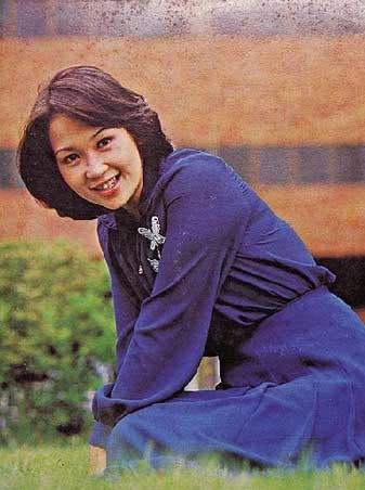 《唐伯虎点秋香》中扮演唐伯虎的全集的演员朱咪咪,在年轻时也是一位方坐是哪部电视剧母亲在线观看图片