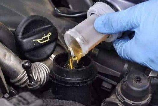 汽车换了机油就等于保养？这4个零件不换，等于是“白”保养