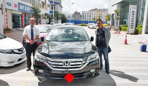 年薪50万的人,为何不开买宝马奔驰,反而买十几