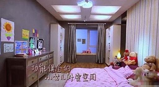 一起看巫启贤的豪宅：沙发墙时尚又有个性，头次见装修这么豪华