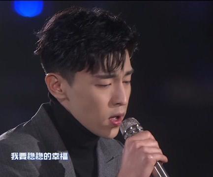 邓伦歌喉惊艳众人,造型更是酷帅,"提词器"却让人想到费玉清