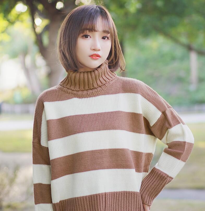 轻松一笑:朋友打电话问我在干,我最后吃饭在美女里却说厕所职业生活照图片