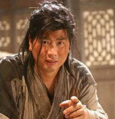 还记得《武林外传》中的乞丐吗?如今转行成导演,44岁过成这样