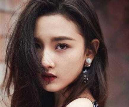 宋祖儿小雀斑妆容喜提热搜 有雀斑的女生好可爱