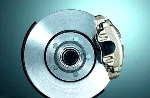 刹车片到底多久更换一次？修车老师傅：用几种方法去判断最为准确