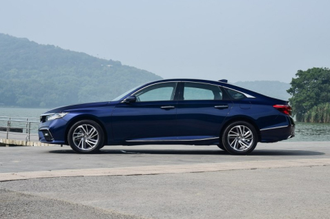 凯美瑞也不是对手 TA用实力告诉你谁是值得买的中高级车
