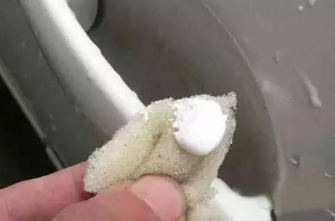车上有刮痕用这几个东西擦擦！帮你省下好几百！