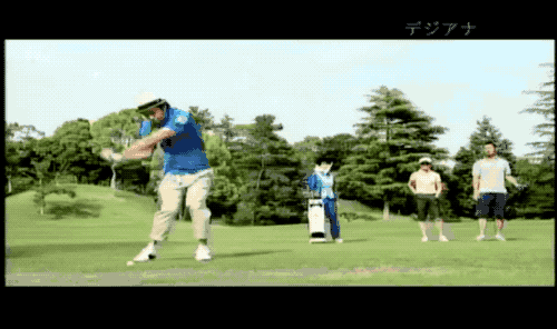 北岛康介在广告片中打高尔夫
