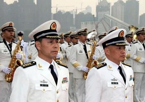 我国辽宁号航空母舰的舰长是何军衔？又相当于什么级别的干部呢