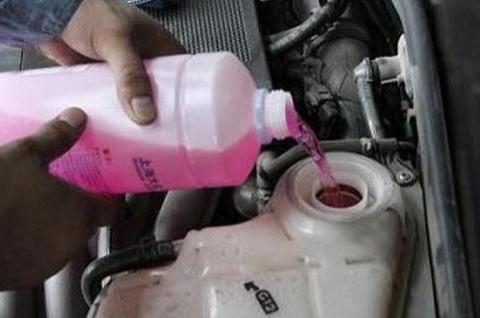 “终生无需更换”防冻液靠谱吗？汽车防冻液多久换一次？