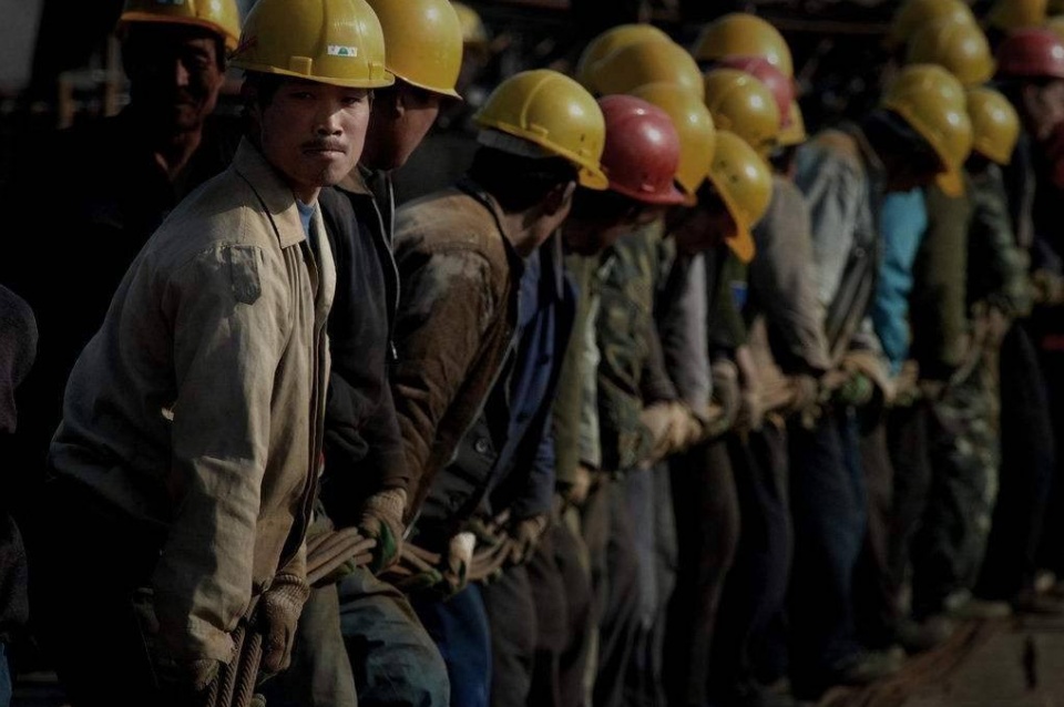 为什么越来越多农民工不愿意在上海打工?泥瓦工师傅说出了心酸事