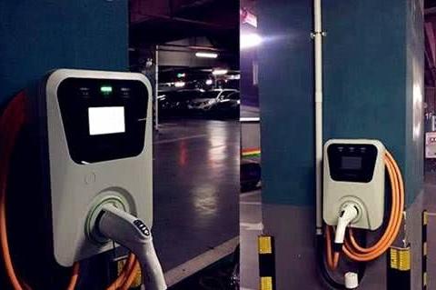 价格相同的情况下，选择新能源汽车还是选择燃油车？