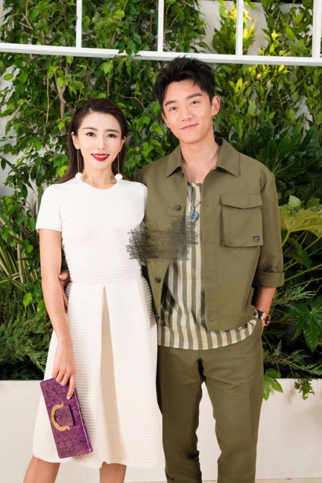 郑恺出席程晓玥母亲葬礼,程妈妈年轻时是一位惊艳了时光的美人