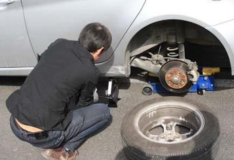 汽车6万公里，正时皮带早换越好？老司机：这几个都换，不然大修