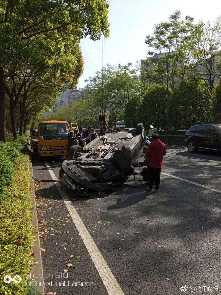 黄山西镇街挖出一条石板古街