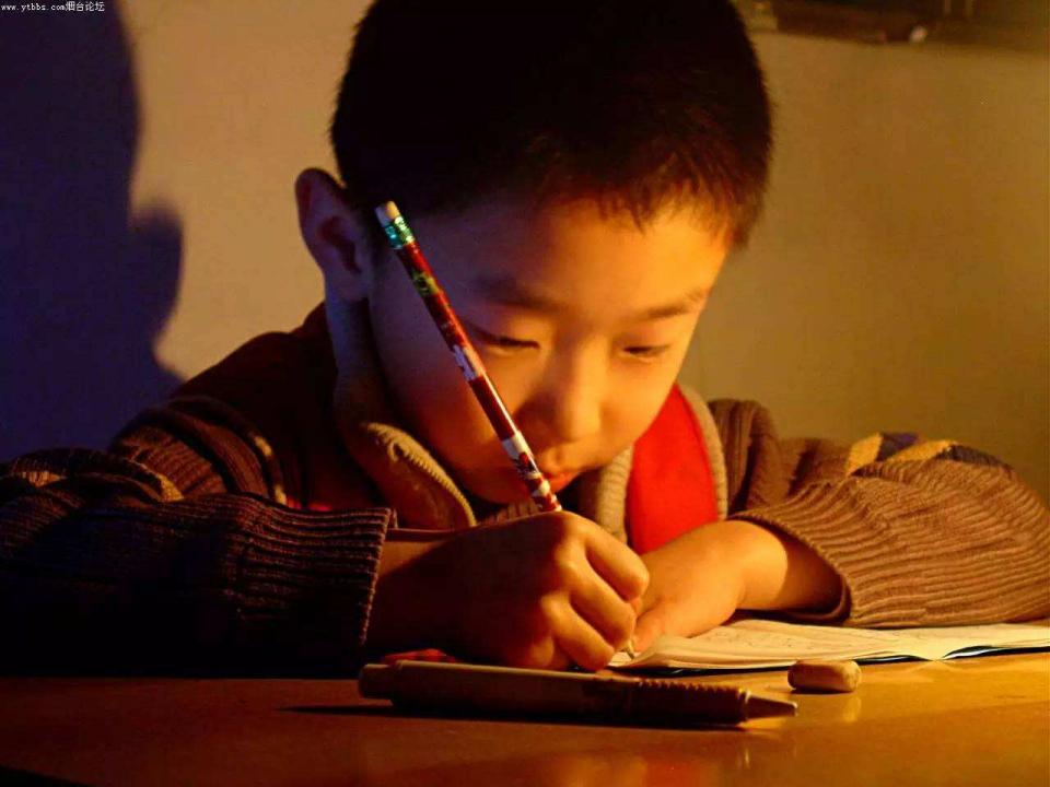 辅导孩子写作业, 你有什么感受?宝妈:爱咋写咋