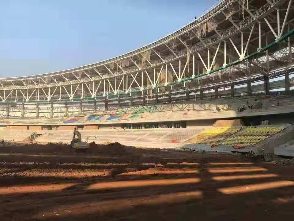 武汉卓尔队新主场年内按时竣工,场内正在安装