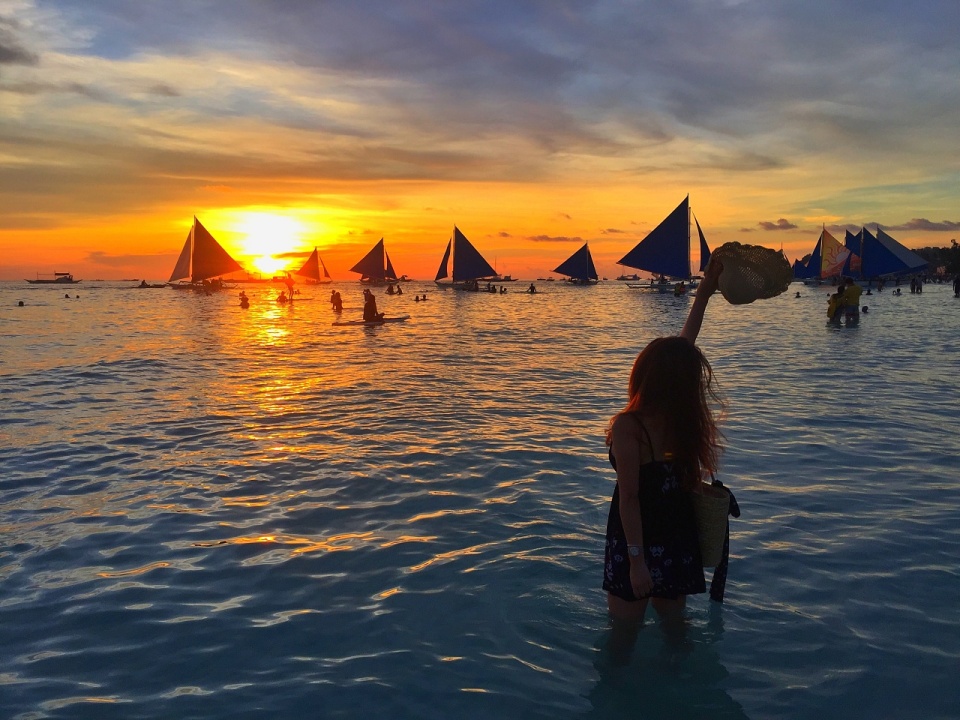 很适合旅游的国家,不仅风景优美物价低,还禁止