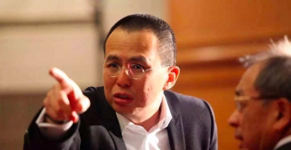 李嘉诚携子孙拜祭已故妻子,李泽楷闭口不谈梁