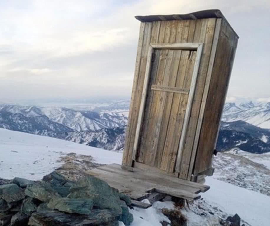 世界上最危险的厕所,挂在2600米的悬崖上,你敢去吗?