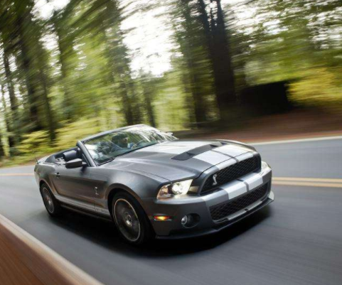 “养”一辆十多万的车，每个月工资最少要多少？没这数最好不要想