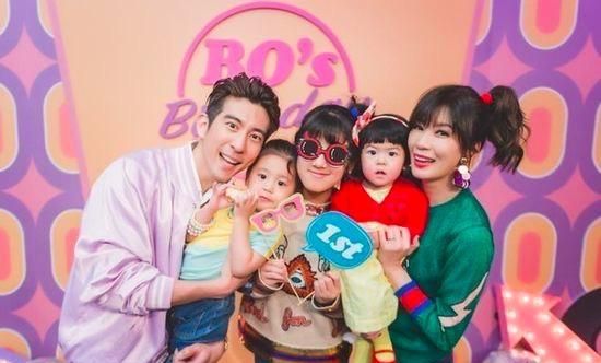 贾静雯晒咘咘波妞近照,波妞皱眉表情萌翻众人,意外撞脸萧敬腾