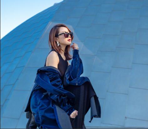 离婚五年许婧活出自我,陈赫小区带女儿玩滑板车,动作相同超有爱