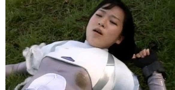 难怪女奥特曼工资高，看到私密照后，网友:鲜白的奶汁加一瓶!