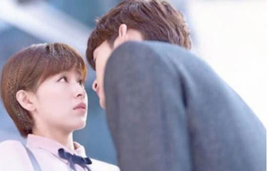 郑爽张恒日本街头大秀恩爱,张翰微博公布喜讯