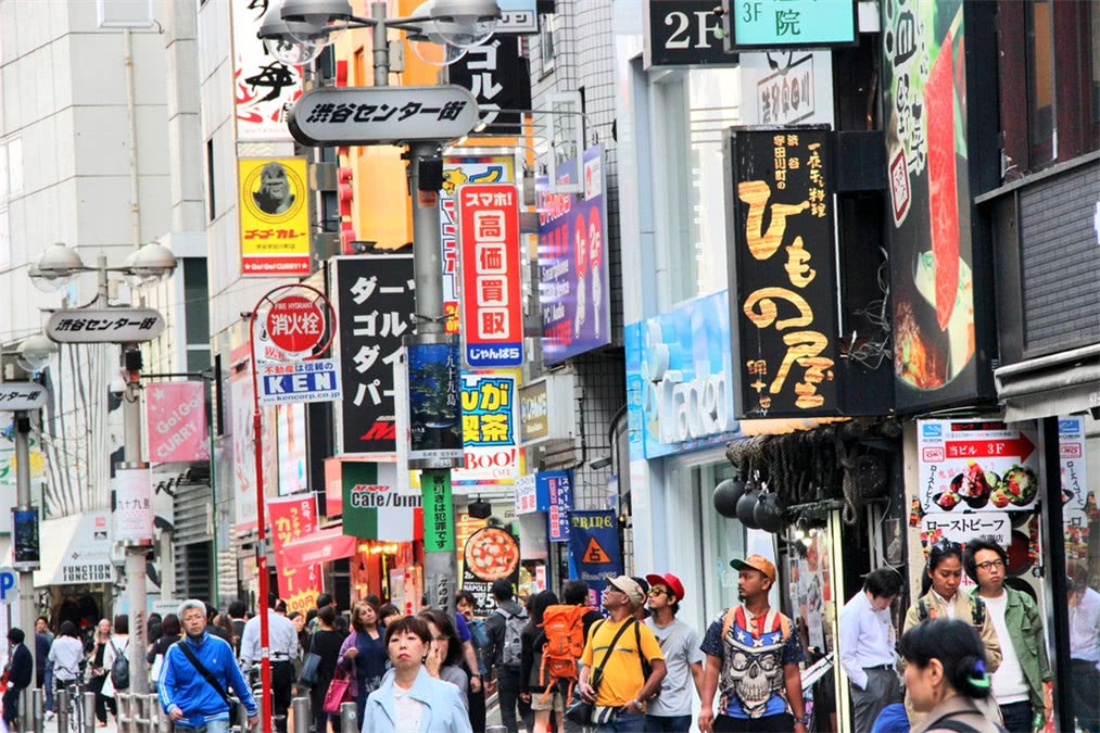 从月球系留一根钢缆到地球，是否可行？登月成本能否大...