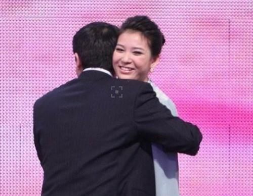 非诚勿扰23岁无臂女孩相亲，小伙坚持牵手，如今现状让人唏嘘！
