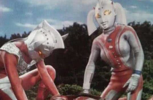 难怪女奥特曼工资高，看到私密照后，网友:鲜白的奶汁加一瓶!