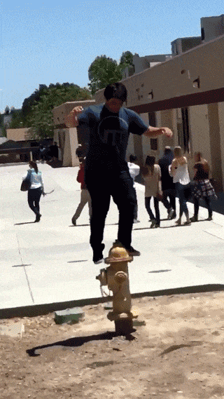 这是一个专业素质过硬的小姐姐