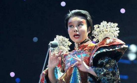 龚琳娜想唱《左手指月》却因没版权放弃,网友