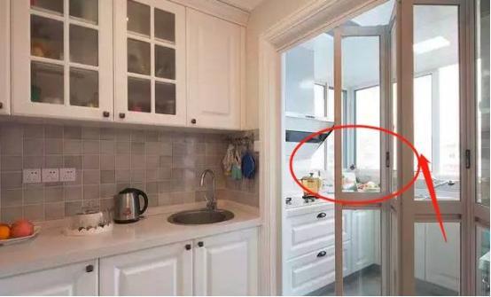 老婆坚持买十八层顶楼,阳台改成厨房,和她吵了