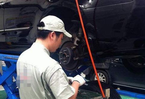 汽车做保养时，车主有必要在旁边看着吗？老司机教你如何权衡