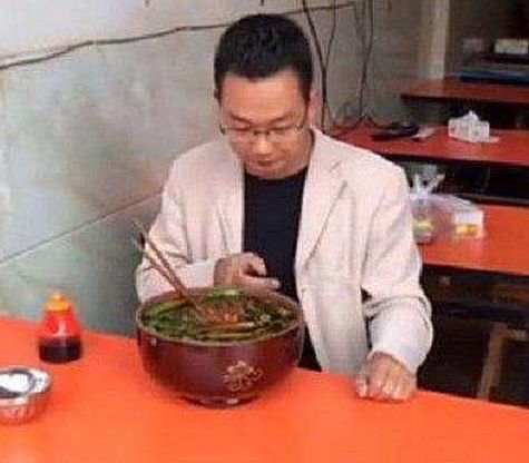 找老总要钱_依萍找他爸要钱图片