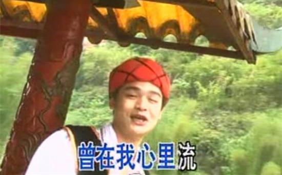 他18岁一曲爆红, 落魄开米粉店, 遇车祸差点失忆, 如今过气走穴