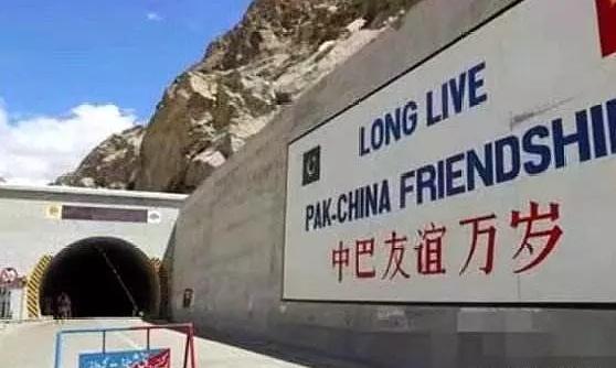 巴基斯坦任性收费站,韩国人要交双倍过路费,却