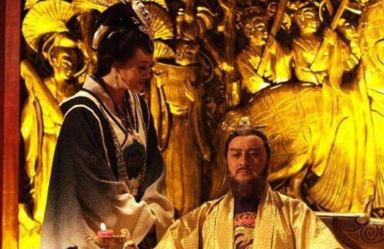 此人贵为皇亲国戚，被大臣羞辱后向太后告状，皇帝直接骂他活该