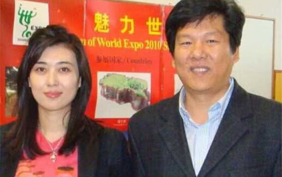 央视主持李红老公曝光，是鼎鼎大名的他，一直很低调