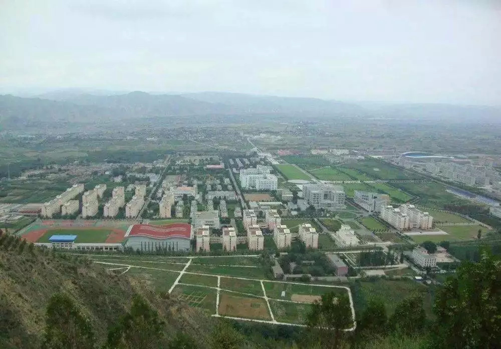 兰州大学丨大一新生刚到校门,就哭着想退学