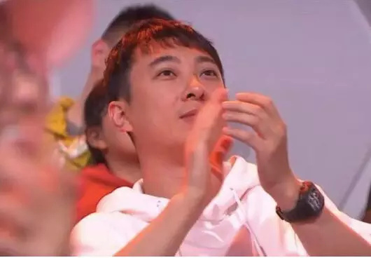 王思聪又发朋友圈调侃奶茶妹妹变抹茶妹妹？感受一下刘东强一道绿光！