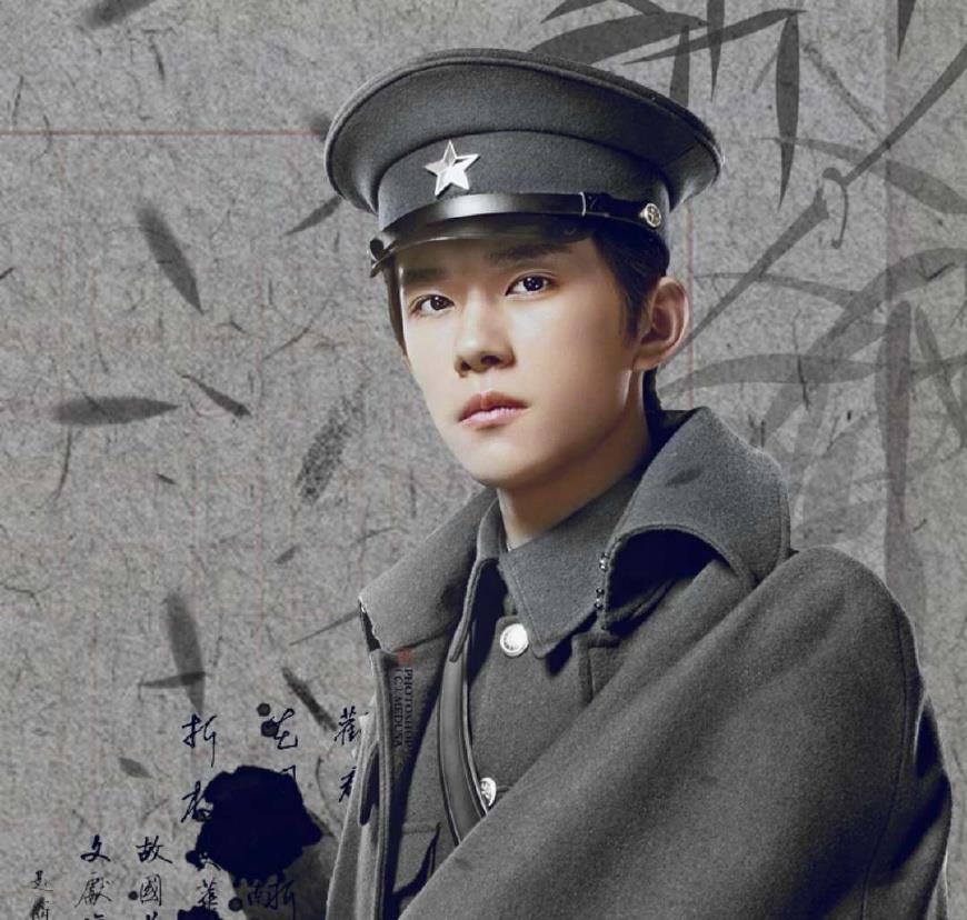 从不起眼到顶级流量,易烊千玺的小背心,见证了