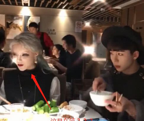 �����������Ѿۻ�Ի����ȴ����̫С�������Բ�����Ц�����ѣ�