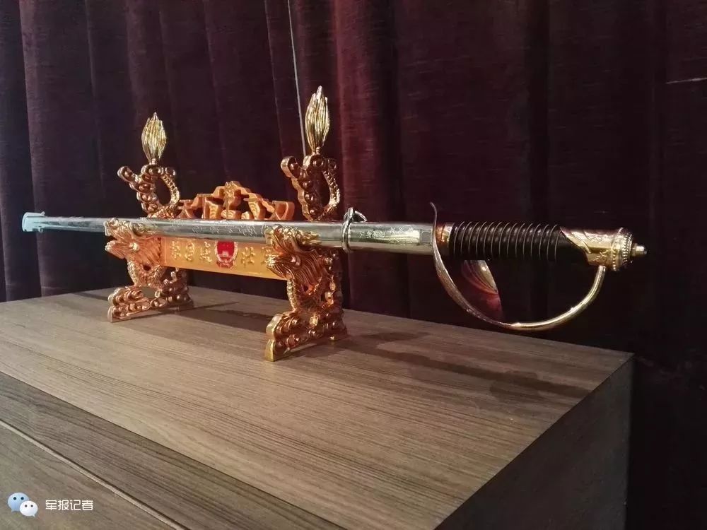 传家宝|驻港部队:解放军进驻香港指挥第一刀|驻