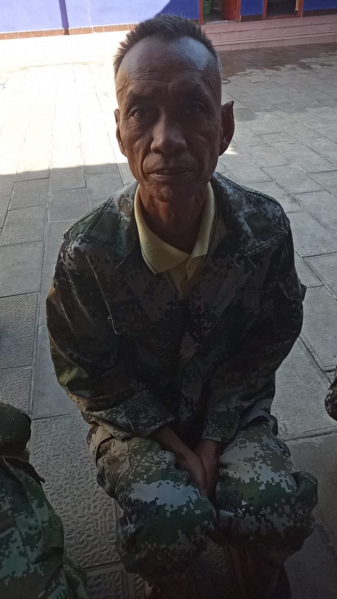 200名艾滋病患者聚居:帮浑身溃烂的临终者剔掉蛆