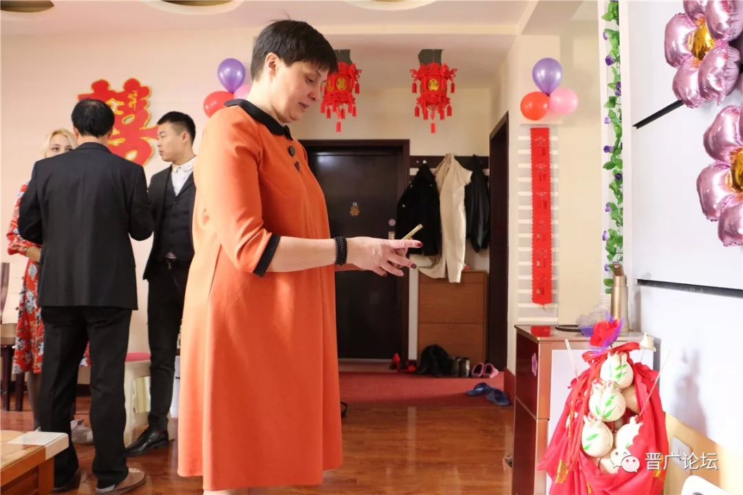 北京结缘阳城小伙娶到乌克兰媳妇,婚礼简单女